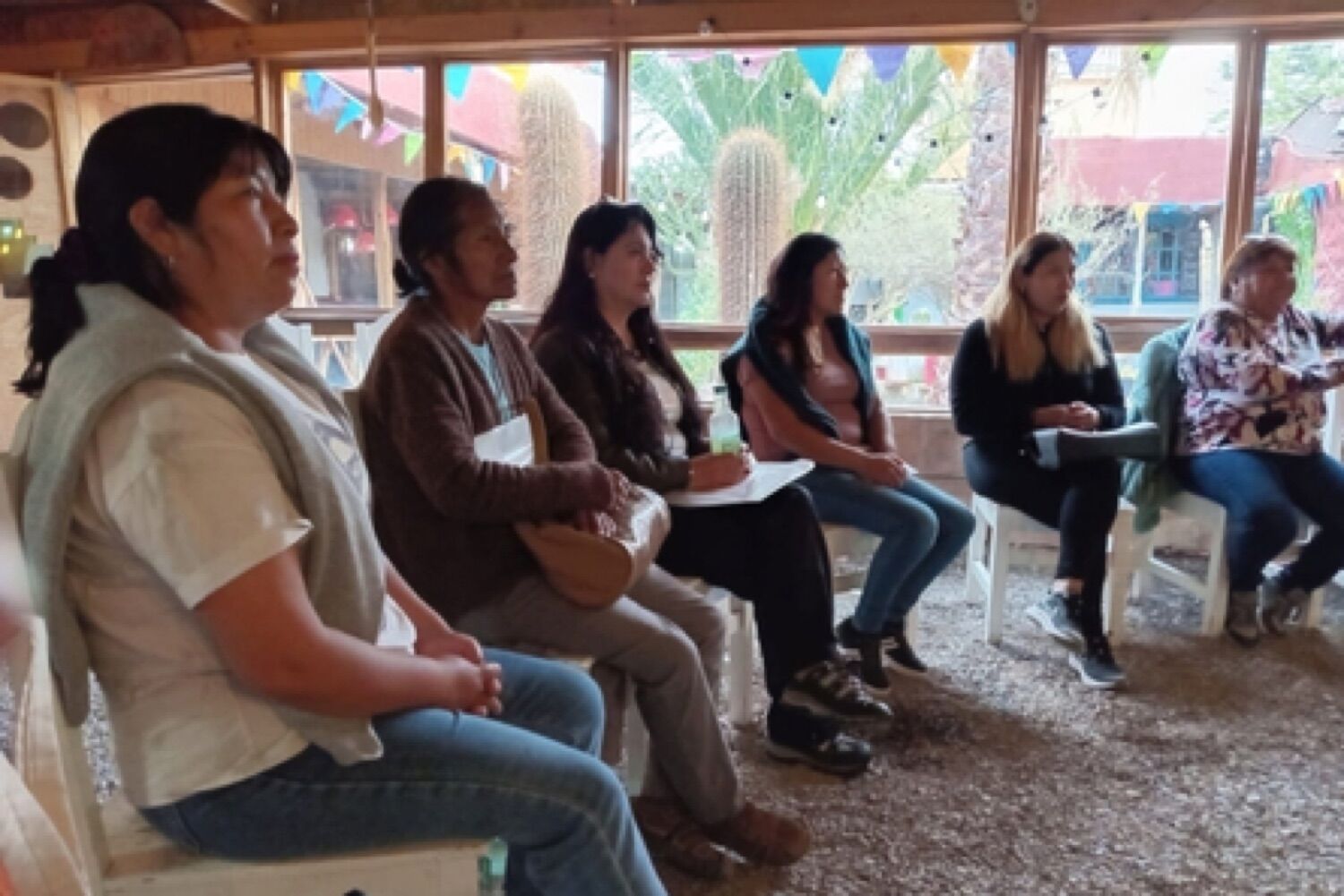 Personas adultas en un taller de capacitación